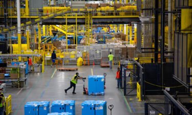 Amazon on September 28 said it is raising the average starting pay for its warehouse workers and delivery drivers to more than $19 an hour