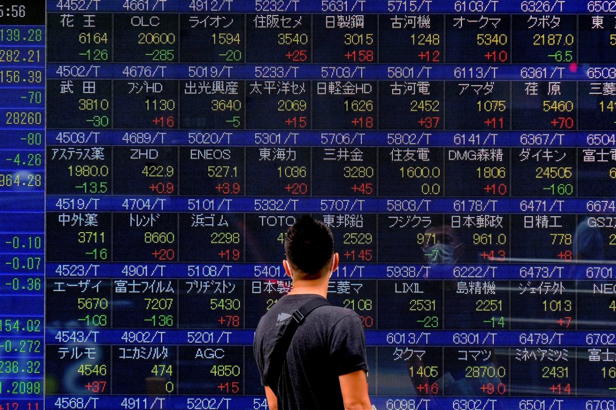 <i>James Matsumoto/SIPAPRE/Sipa USA/AP</i><br/>Asian and European stocks fell on September 28 after another turbulent day for US markets