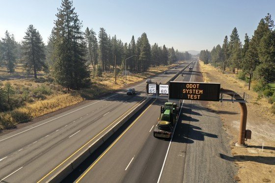 Digital, variable speed limit signs debut next week on 10-mile stretch of Hwy. 97 south of Bend