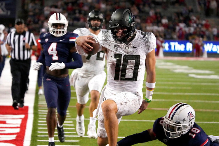 Bo Nix throws 3 TD passes, No. 13 Oregon routs Hawaii 55-10