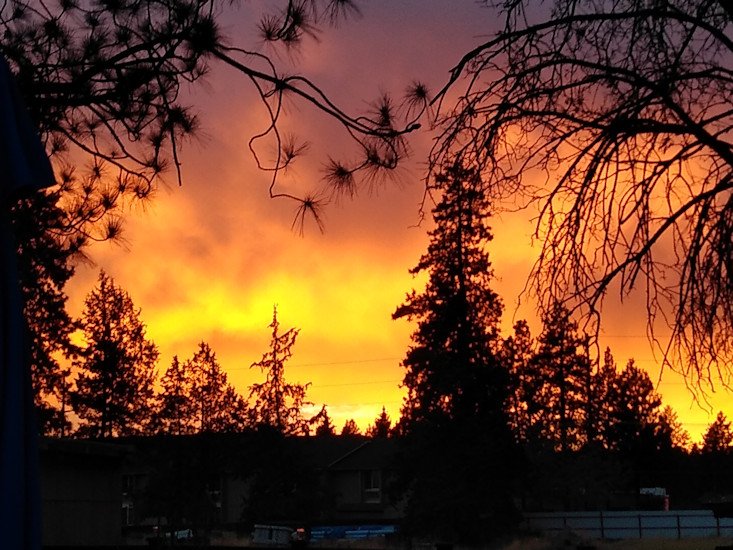 Special, spectacular C. Oregon sunset sparks flood of fine photos from our viewers