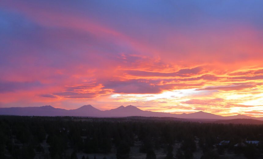 Sunset over Cascades CCR Patricia Kelley 1020