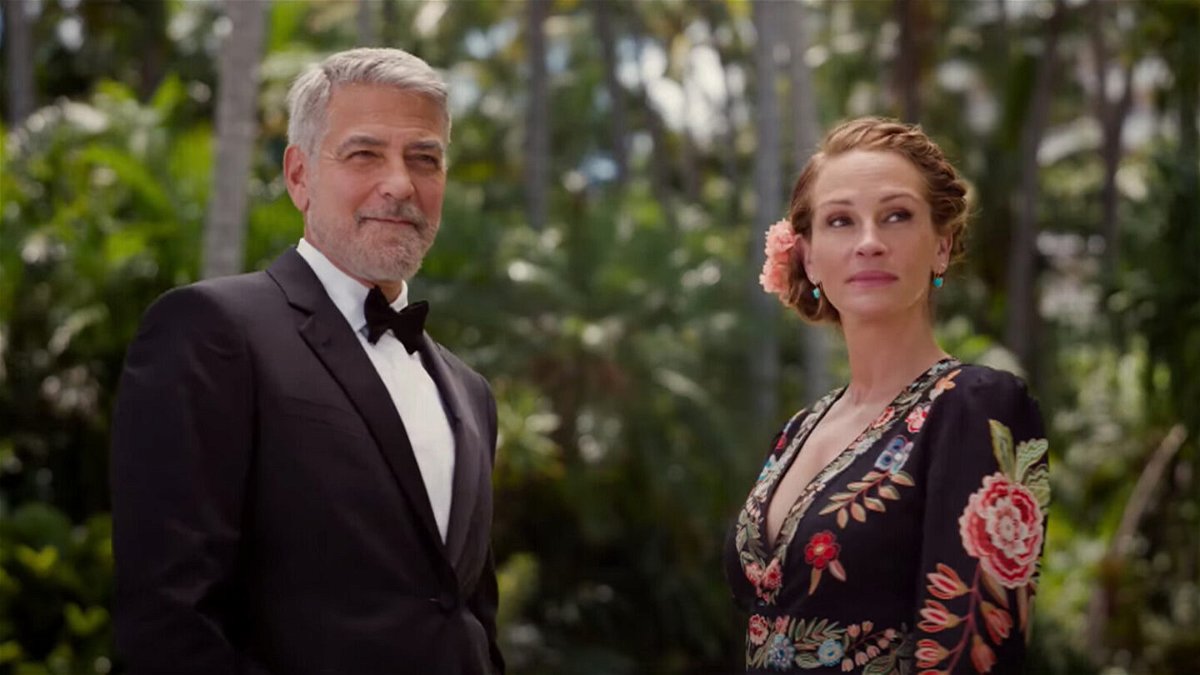 <i>Universal Pictures</i><br/>George Clooney and Julia Roberts in 