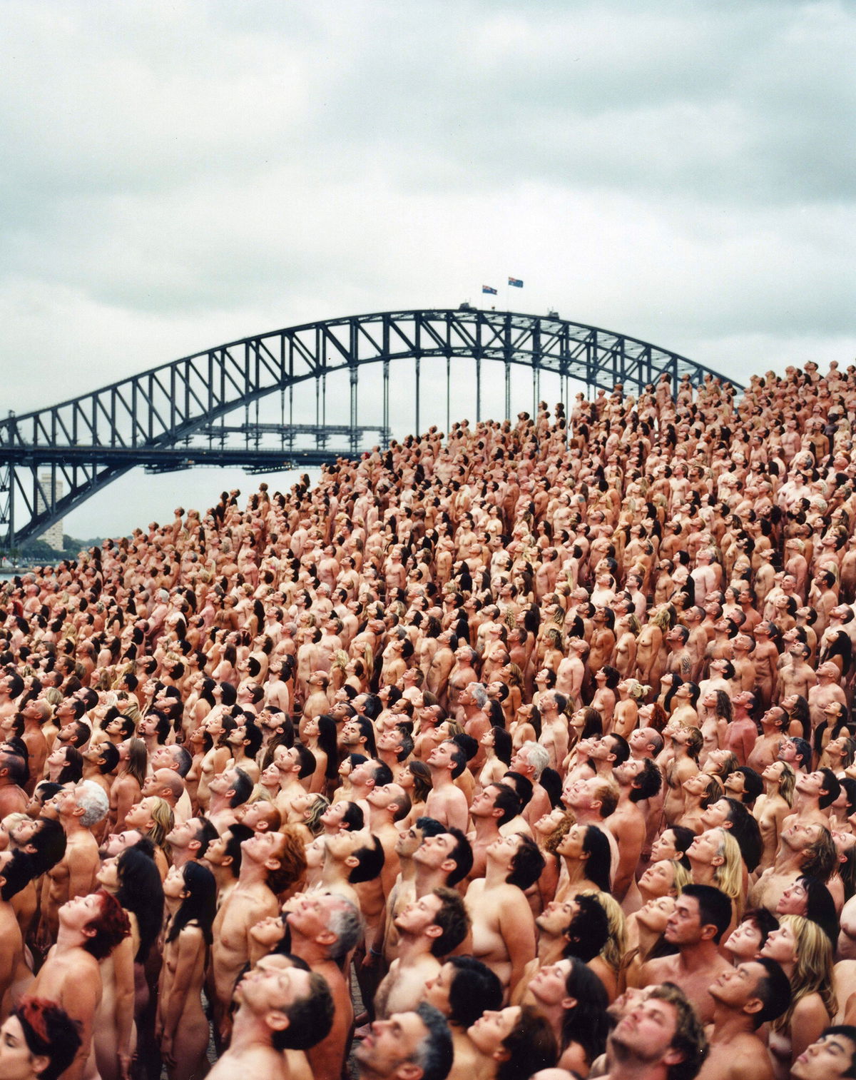 Artist Spencer Tunick wants volunteers for mass nude photo shoot in Sydney  - KTVZ