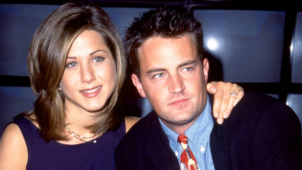 <i>Ron Davis/Archive Photos/Getty Images</i><br/>Jennifer Aniston and Matthew Perry attend the 1995 NBC Fall Preview circa 1995 in New York. Aniston confronted Perry about his substance abuse.
