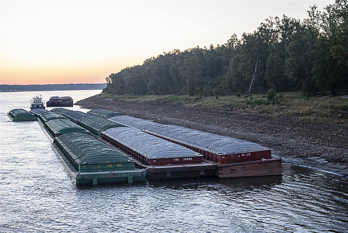 <i>Thomas Berner/AP</i><br/>The lowest water levels in the Mississippi River in a decade