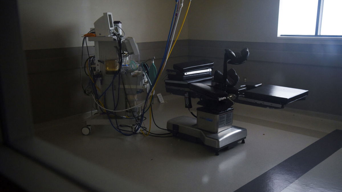 <i>Callaghan O'Hare/Reuters</i><br/>It's been 100 days since the US Supreme Court overturned Roe v. Wade.  An empty operating room at Alamo Women's Reproductive Services is pictured here