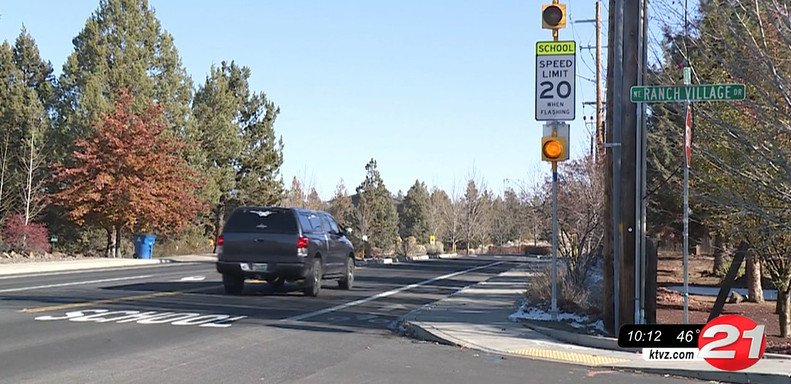 Speed zone signs at 14 Bend schools replaced with flashing lights for arrival, departure times