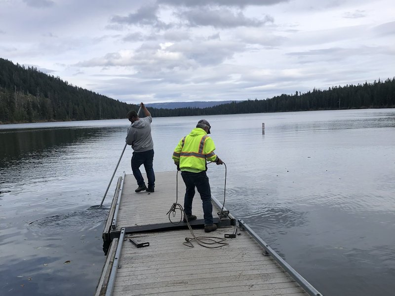 Deschutes National Forest prepares for winter, closing two FS roads, removing boat docks