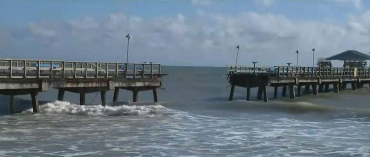 <i>WFOR</i><br/>Owner of Lauderdale-by-the-Sea pier damaged by storm vows to rebuild