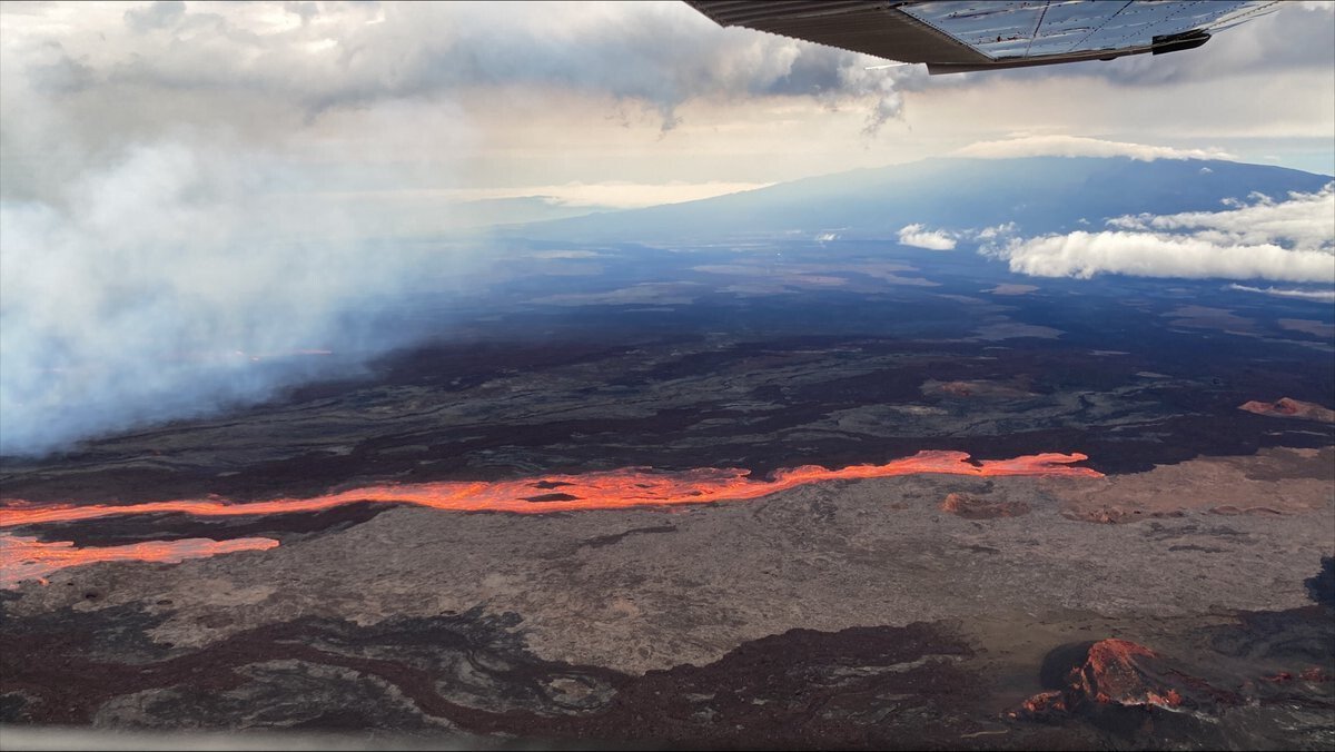 <i>USGS</i><br/>USGS posted two photos on Monday from a Civil Air Patrol flight which shows the Mauna Loa volcano erupting from vents on the Northeast Rift zone. Flows are moving downslope to the north.