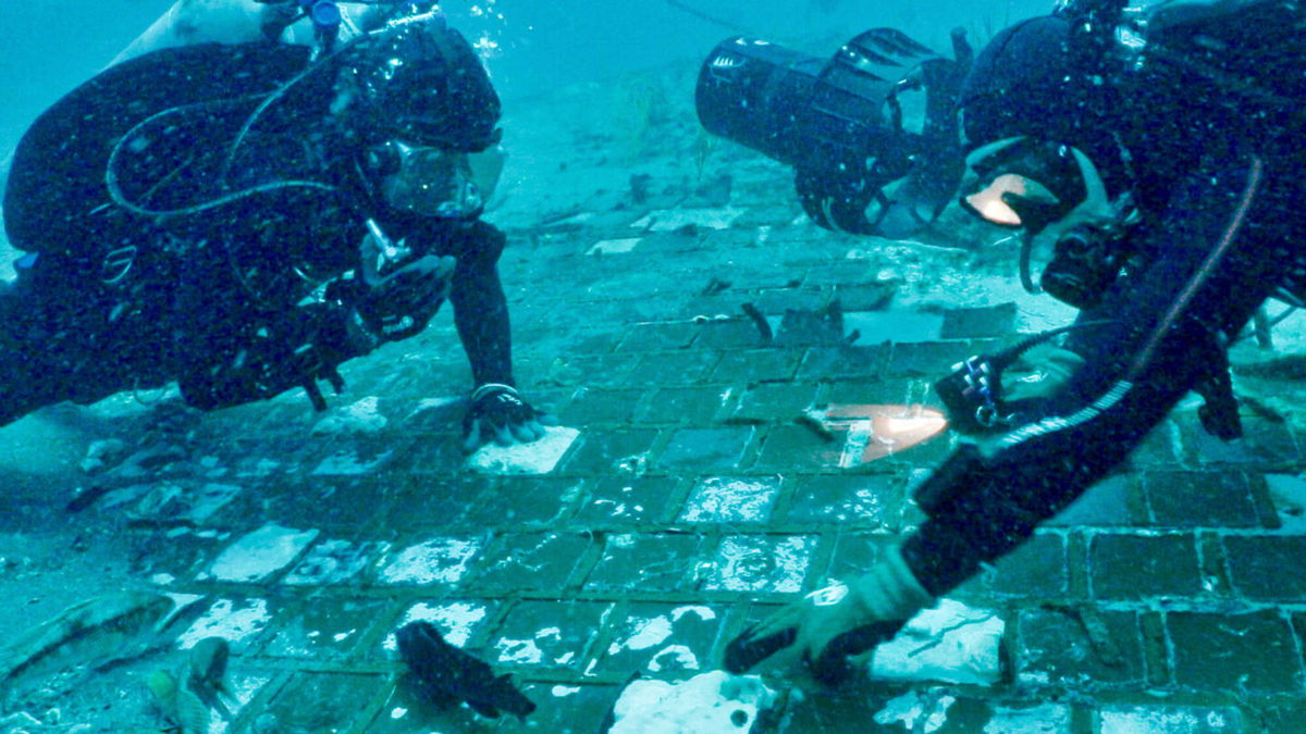 <i>The History Channel</i><br/>Marine biologist Mike Barnette and diver Jimmy Gadomski explore a segment of the 1986 Space Shuttle Challenger found off the Florida coast during the filming of 