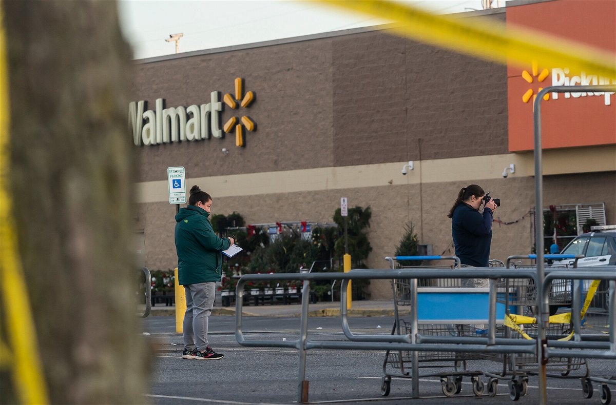 <i>Nathan Howard/Getty Images</i><br/>Members of the FBI investigate Tuesday's fatal shooting at the Chesapeake Walmart Supercenter on November 24