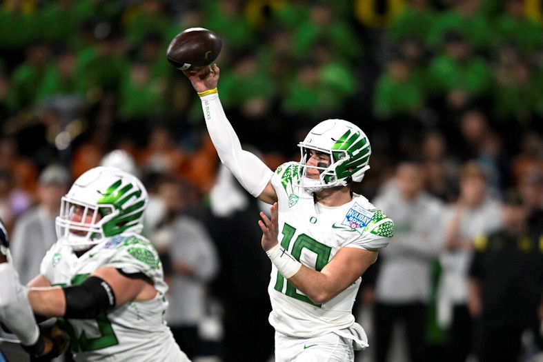 Oregon quarterback Bo Nix (10) passes during the first half of the Holiday Bowl  vs. North Carolina Wednesday night in San Diego