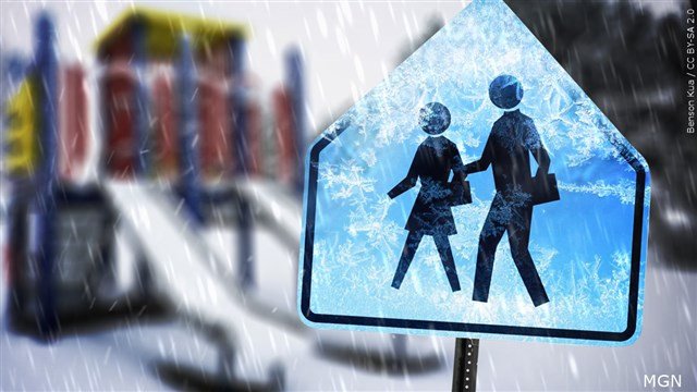 Several Central Oregon school districts cancel Monday classes after snowfall; Bend-La Pine stays on schedule