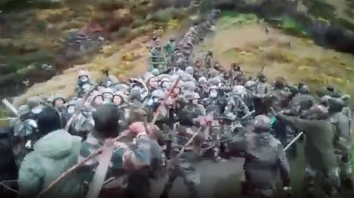 <i>@NagarJitendra/Twitter</i><br/>A violent clash between Indian and Chinese troops apparently erupted at their disputed border. It's not clear exactly where or when the video was taken