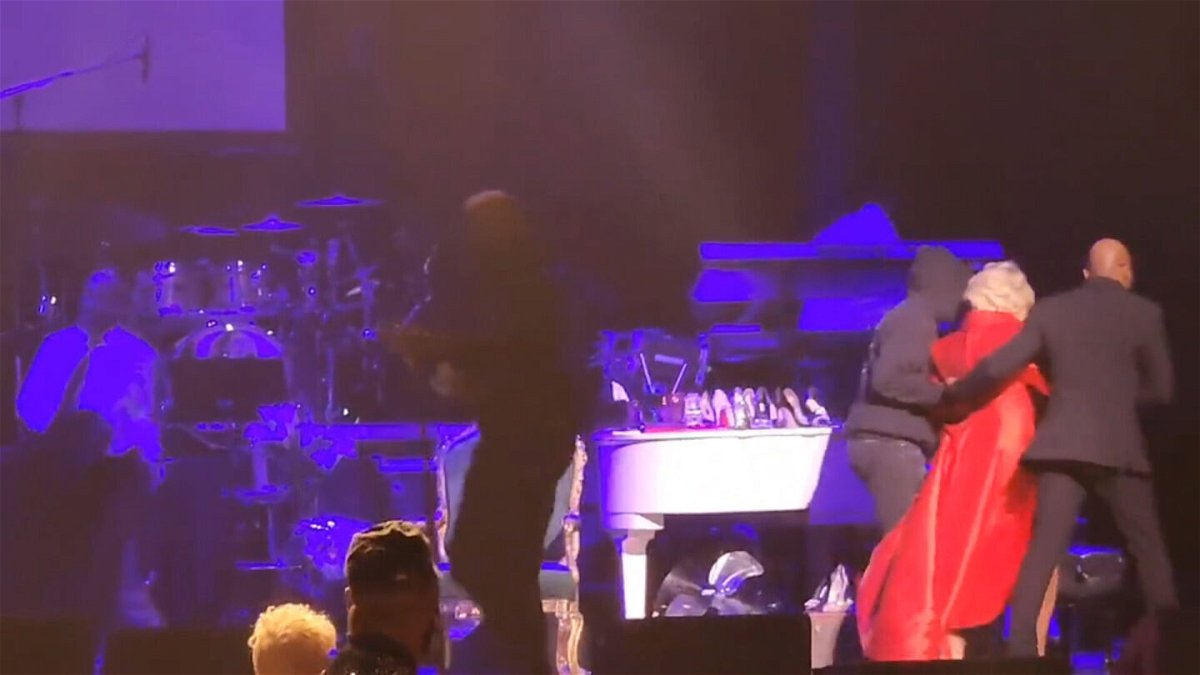 <i>Twitter/@sunny_seokkie</i><br/>A Patti LaBelle concert at the Riverside Theater in Milwaukee was abruptly halted Saturday night when the star was rushed off the stage due to a bomb threat