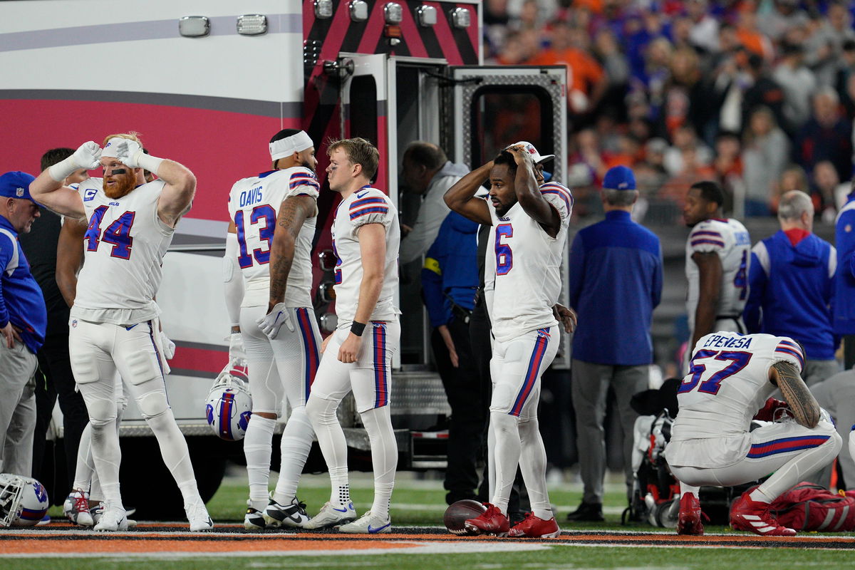 Bills safety Damar Hamlin meets with President Biden after