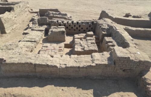Archaeologists working in the southern Egyptian city of Luxor have uncovered a complete 1
