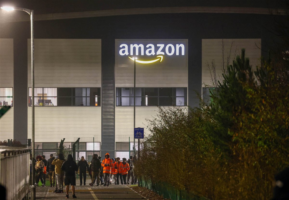 <i>Darreen Staples/Bloomberg/Getty Images</i><br/>Workers leave at shift change as co-workers strike at the Amazon.com Inc. fulfilment centre in Coventry