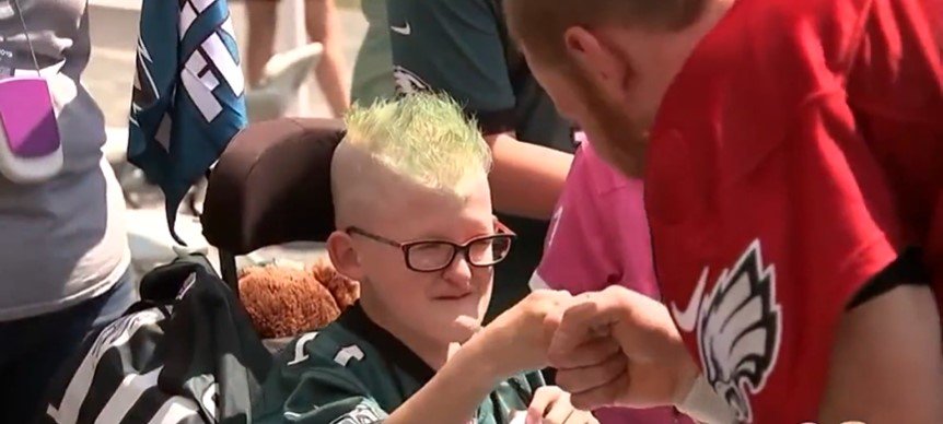 <i></i><br/>Zach Ertz and the Ertz Family Foundation surprised a 15-year-old Eagles superfan