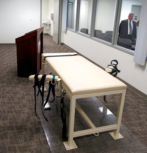  The execution chamber at the Idaho Maximum Security Institution is shown as Security Institution Warden Randy Blades looks on in Boise, Idaho on Oct. 20, 2011