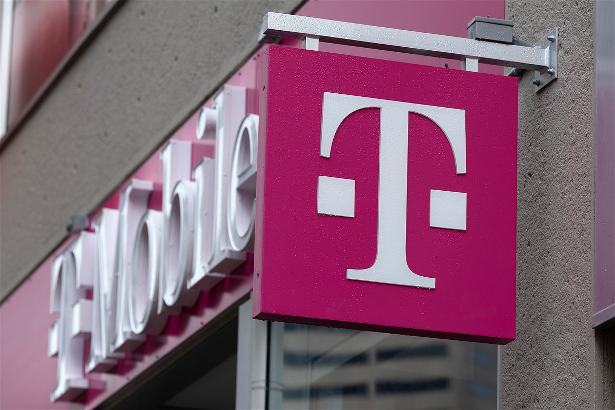 <i>Michael Dwyer/AP/File</i><br/>Several US mobile carriers experienced technical difficulties Monday night. The T-Mobile logo is seen on a storefront on October 14