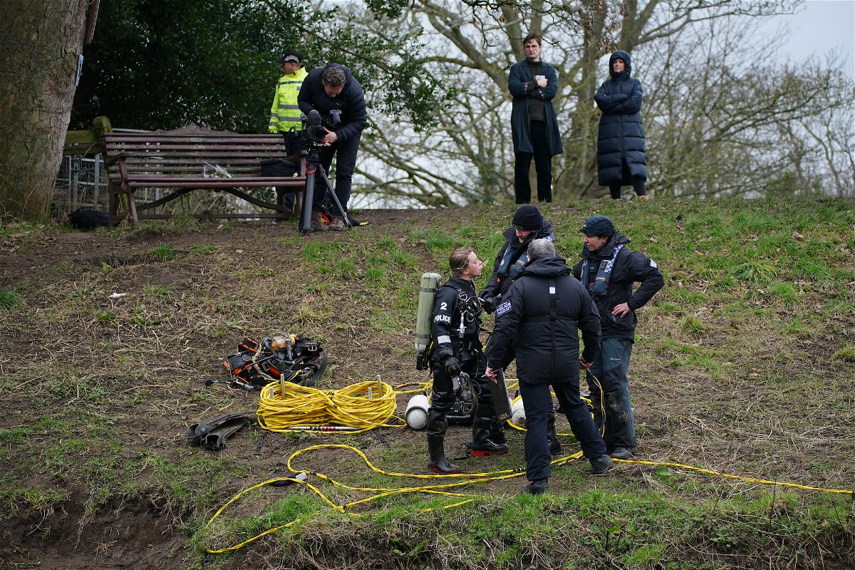 <i>Peter Byrne/PA Images/Getty Images</i><br/>Specialist search teams from Lancashire Police beside the bench where Nicola Bulley's phone was found.