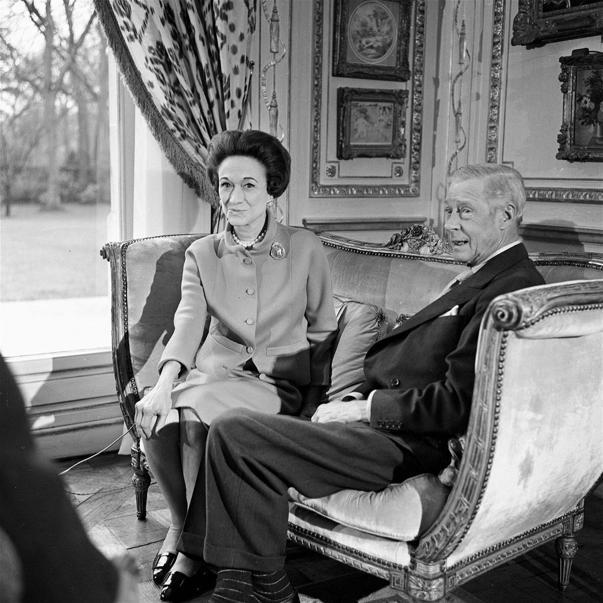 <i>Robert Siegler/INA/Getty Images</i><br/>The Duke and Duchess of Windsor in the lounge of the Paris mansion.