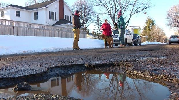 <i>WCCO</i><br/>St. Paul Mayor Melvin Carter wants to raise taxes to try and fix the roads.