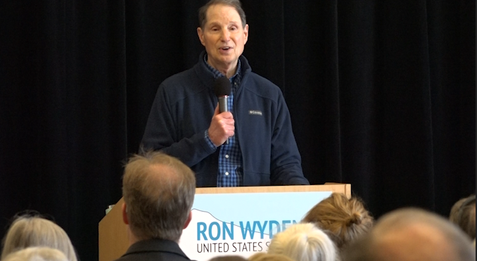 Senator Ron Wyden holds Bend town hall in March 2023