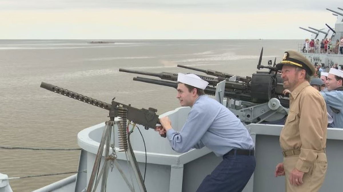 <i>WALA</i><br/>Volunteers re-enact WWII attack by Japan aboard USS Alabama.