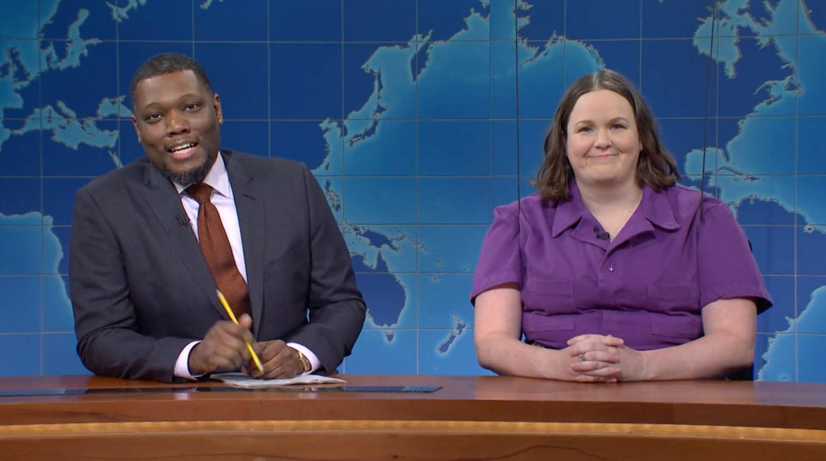 <i>NBC</i><br/>Michael Che and Molly Kearney during Weekend Update on April 15's episode of 'Saturday Night Live.'
