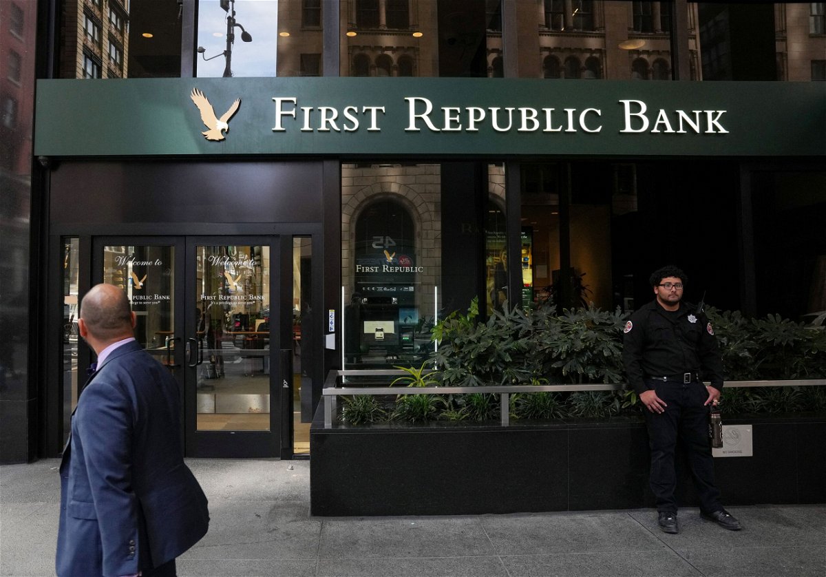 <i>Loren Elliott/Reuters</i><br/>A security guard stands outside a First Republic Bank branch in San Francisco