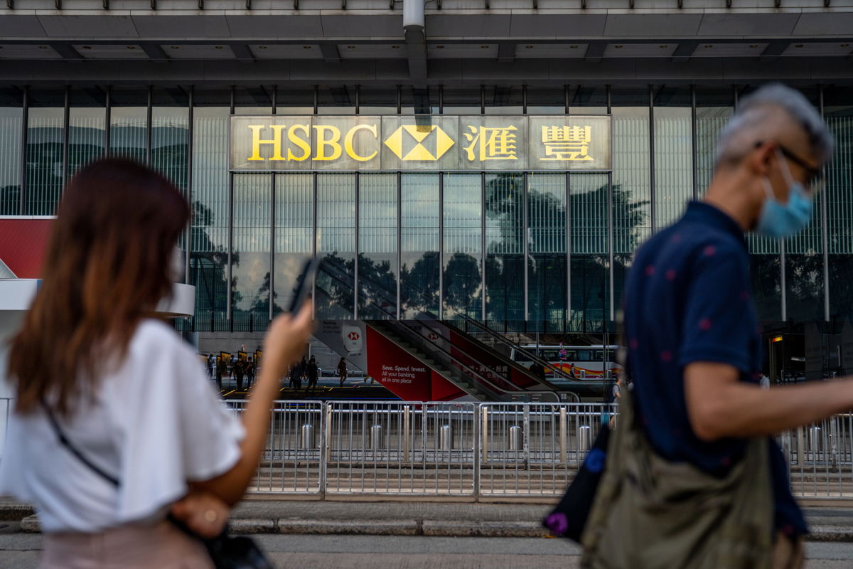 <i>Katherine Cheng/SOPA Images/LightRocket/Getty Images</i><br/>HSBC's top shareholder calls for the bank breakup. HSBC's Hong Kong headquarters are here photographed in September 2021.