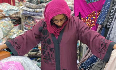 Iman is out shopping for a Ibaya on Friday 14th in preparation for Umra (pilgrimage to Mecca).