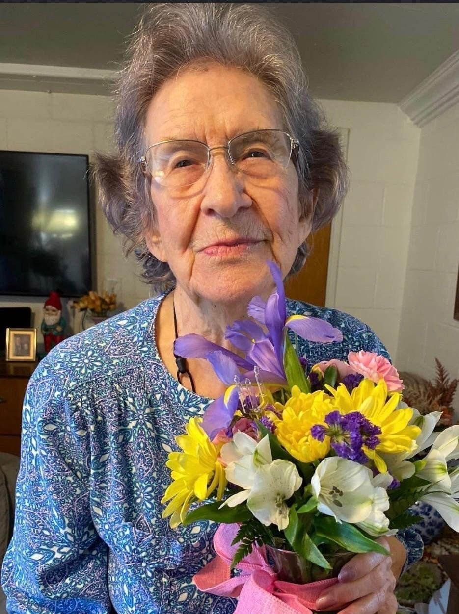 <i></i><br/>Family photo of 98-year-old Gwendolyn Schofield