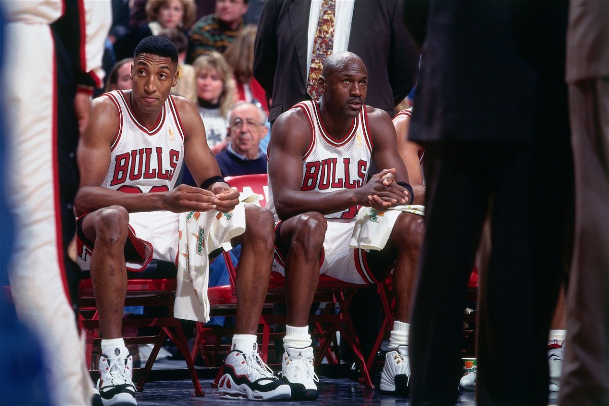<i>Noren Trotman/NBAE/Getty Images</i><br/>Pippen and Jordan look on during the game against the Milwaukee Bucks on January 17