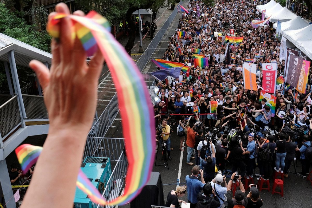 Taiwan grants right of adoption to same-sex couples in latest move toward full equality photo