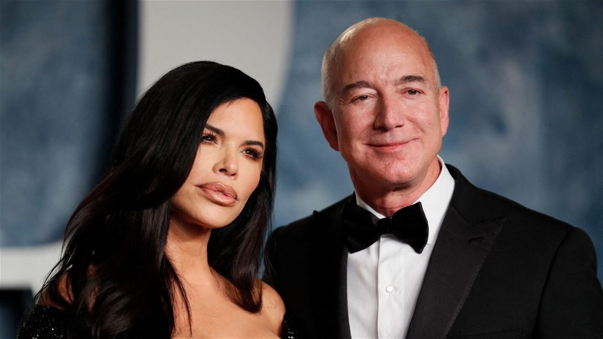 Jeff Bezos And Lauren Sánchez Are Engaged Ktvz