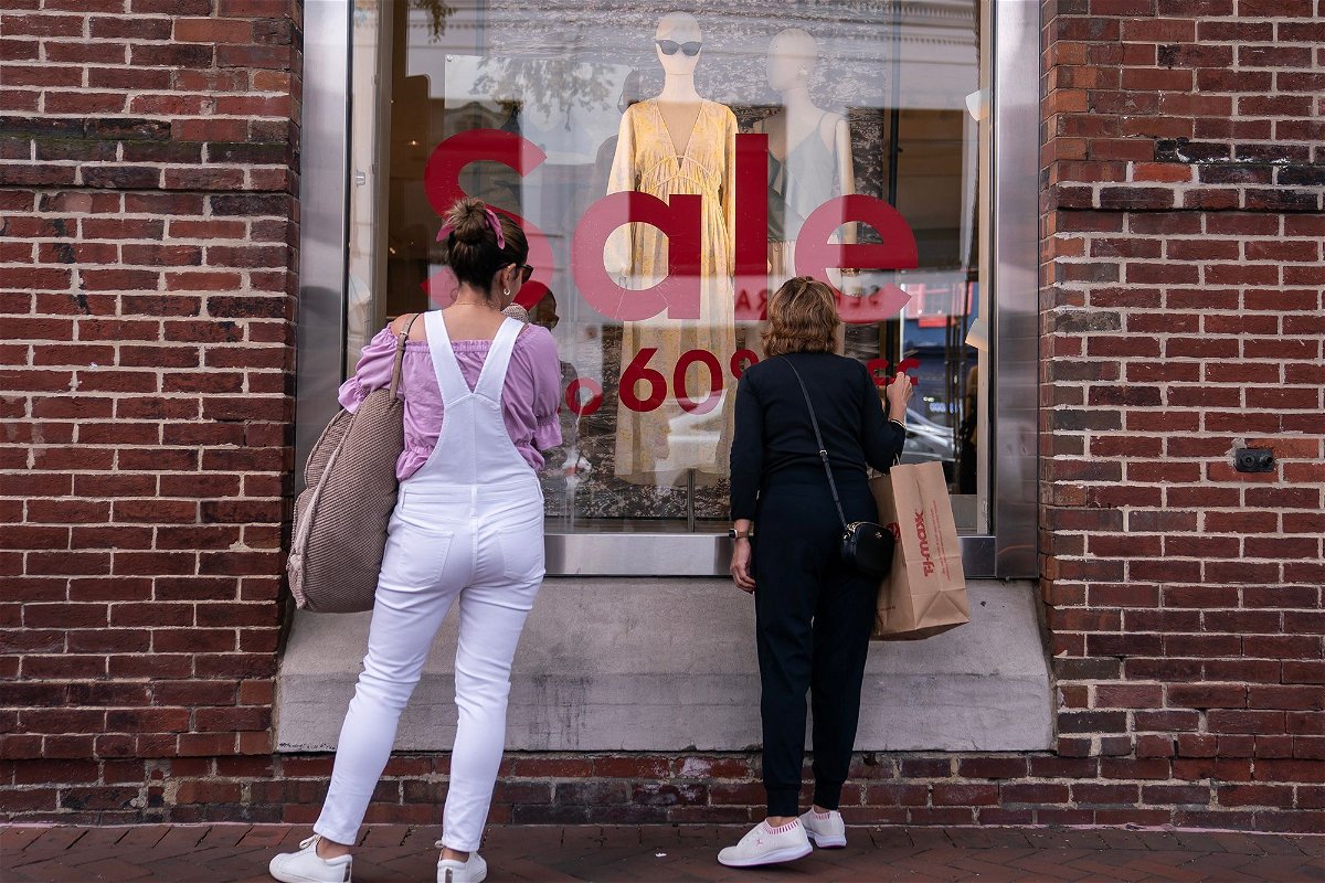 <i>Nathan Howard/Bloomberg/Getty Images</i><br/>Shoppers outside an H&M store in the Georgetown neighborhood of Washington