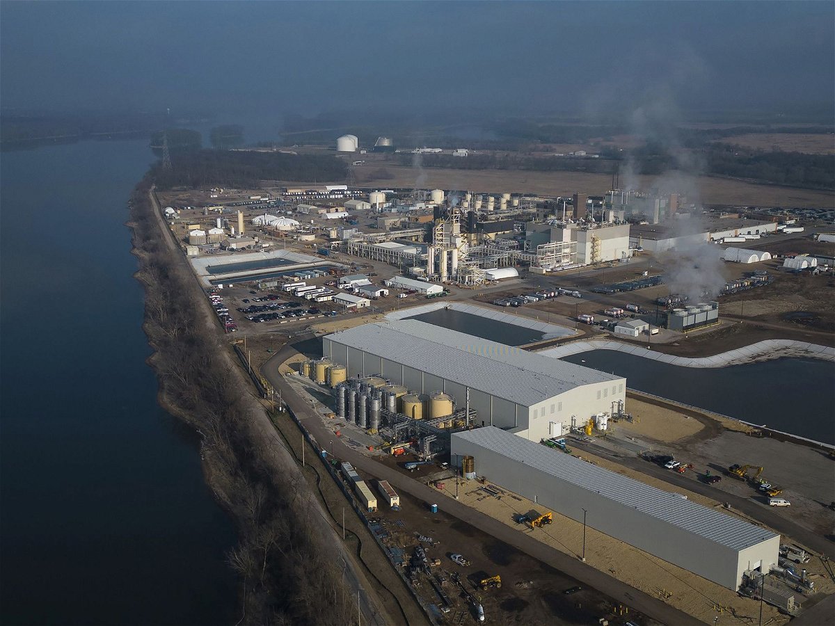 <i>E. Jason Wambsgans/Chicago Tribune/Tribune News Service/Getty Images</i><br/>3M's Cordova chemical plant on the Mississippi River upstream from the Quad Cities on Dec. 7