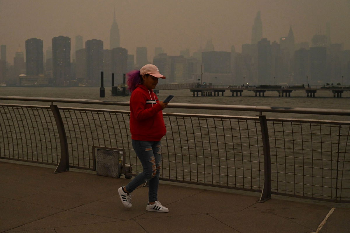 <i>AP</i><br/>Millions of people in the US are under air quality alerts as smoke from raging Canadian wildfires sweeps down the East Coast