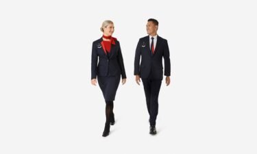 Australian airline Qantas has relaxed its gender-based uniform rules.
