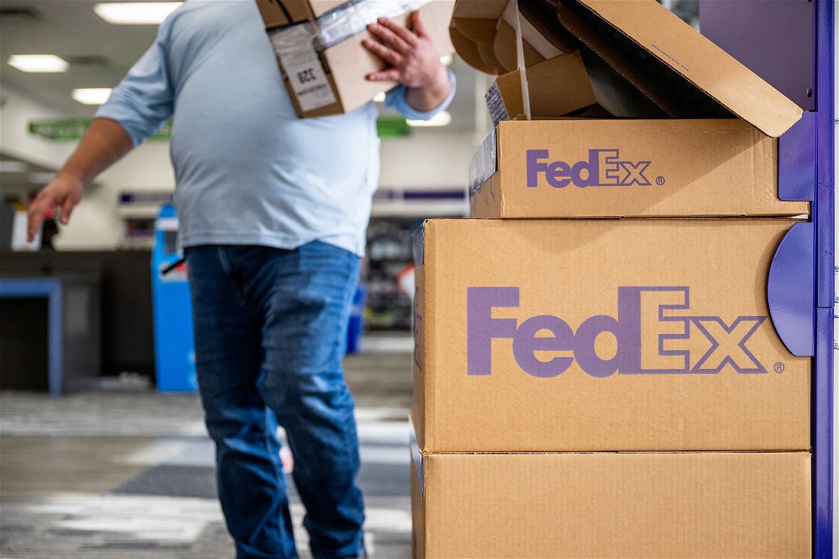 <i>Brandon Bell/Getty Images</i><br/>A customer walks into a FedEx store in December 2022 in Houston