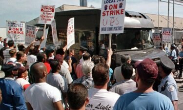 Striking employees of UPS in Chicago in 1997