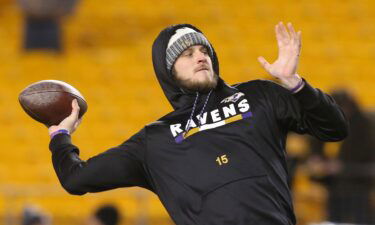 Ryan Mallett warms up for the Baltimore Ravens in December 2017.