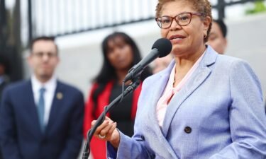 Los Angeles Mayor Karen Bass said on June 18 that California Gov. Gavin Newsom should “absolutely” appoint Rep. Barbara Lee to the Senate should Sen. Dianne Feinstein’s seat become vacant before the end of her term.