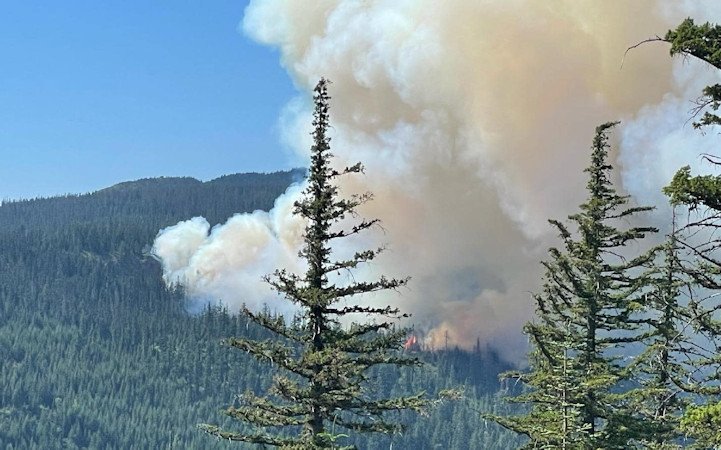 Boulder Fire broke out east of Mount Hood