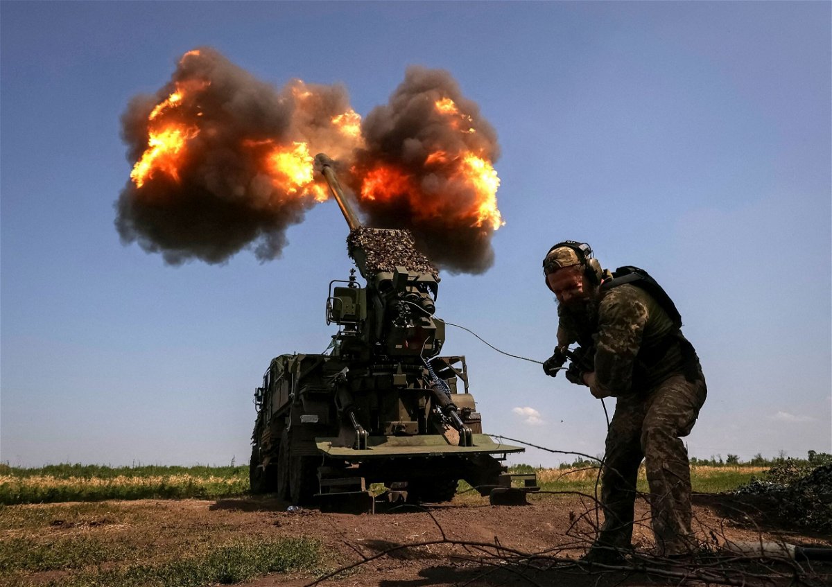 <i>Sofiia Gatilova/Reuters</i><br/>A Ukrainian serviceman of the 57th Kost Hordiienko Separate Motorised Infantry Brigade fires a 2S22 Bohdana self-propelled howitzer towards Russian troops